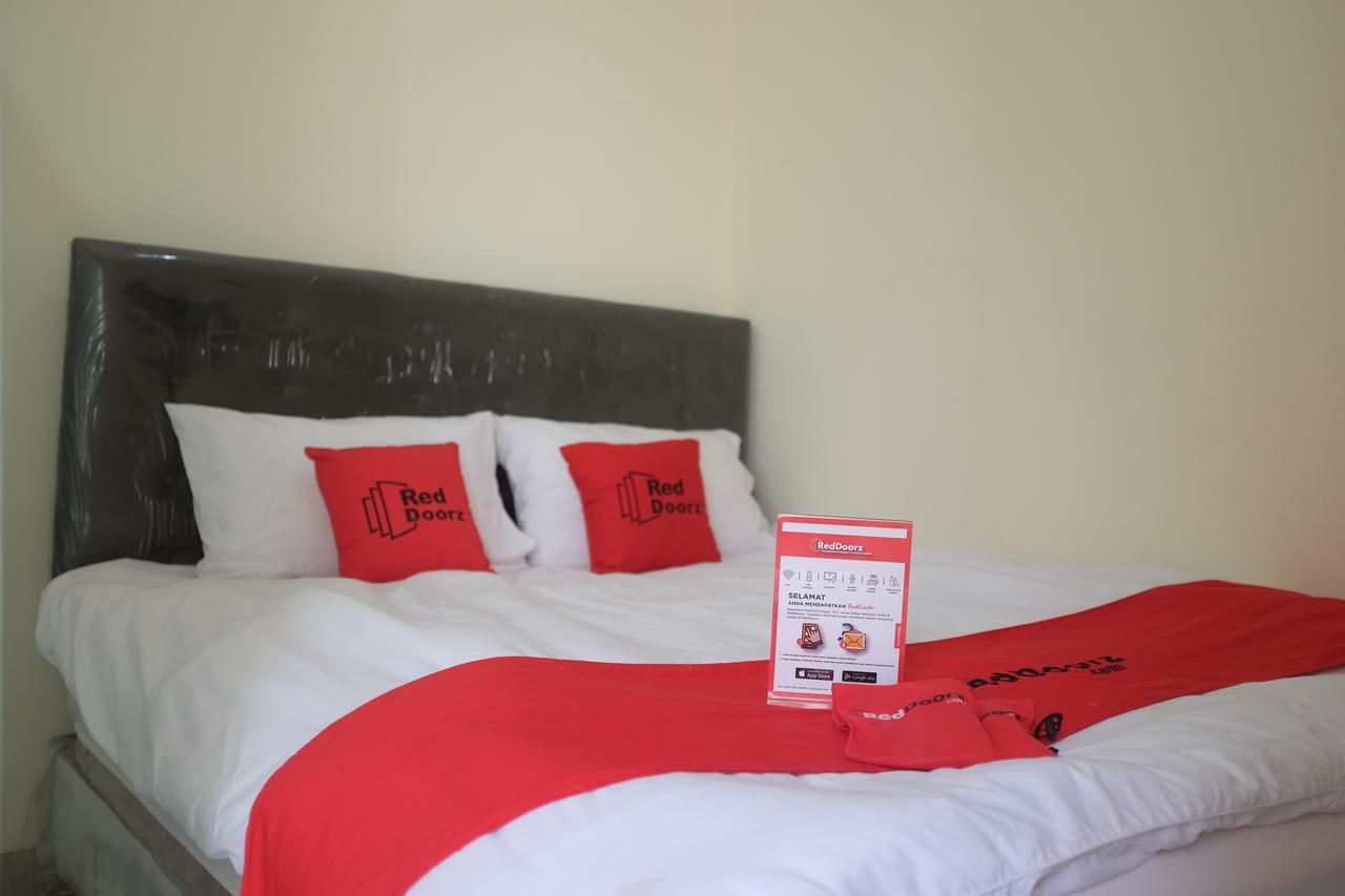 Reddoorz Plus Near Mall Ciputra Jakarta Extérieur photo