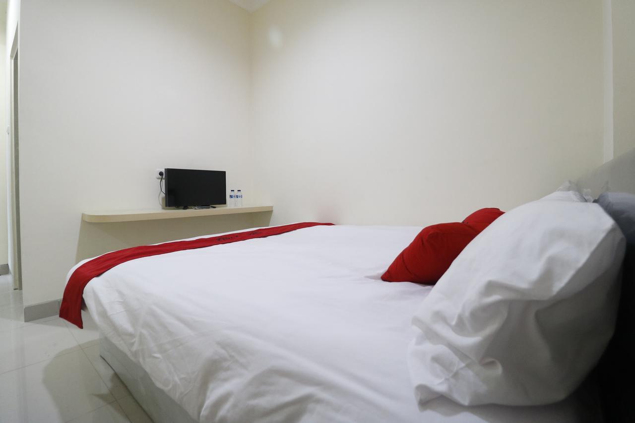 Reddoorz Plus Near Mall Ciputra Jakarta Extérieur photo