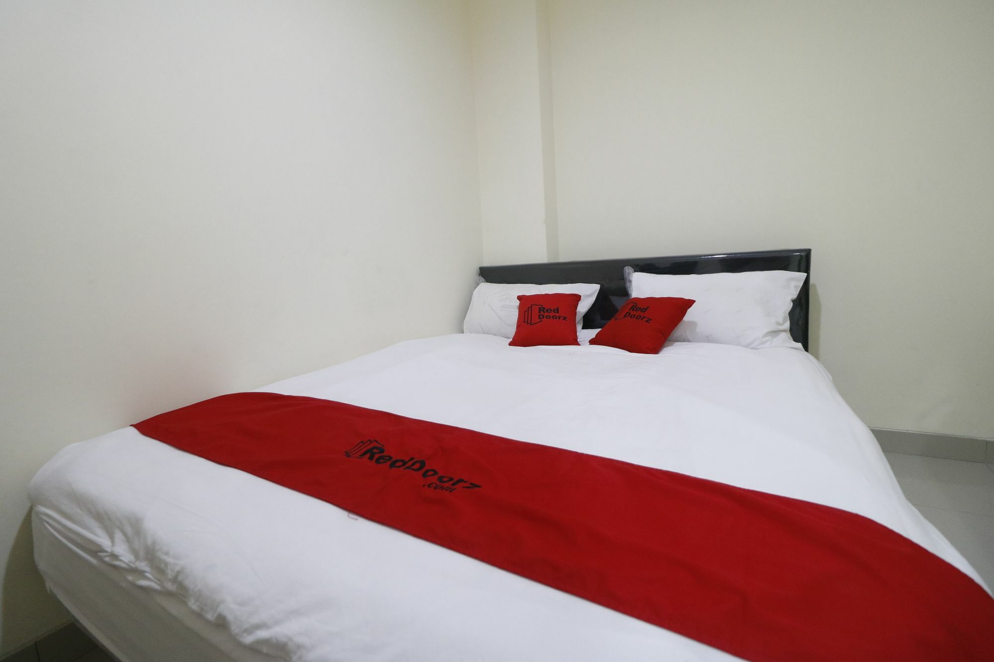 Reddoorz Plus Near Mall Ciputra Jakarta Extérieur photo