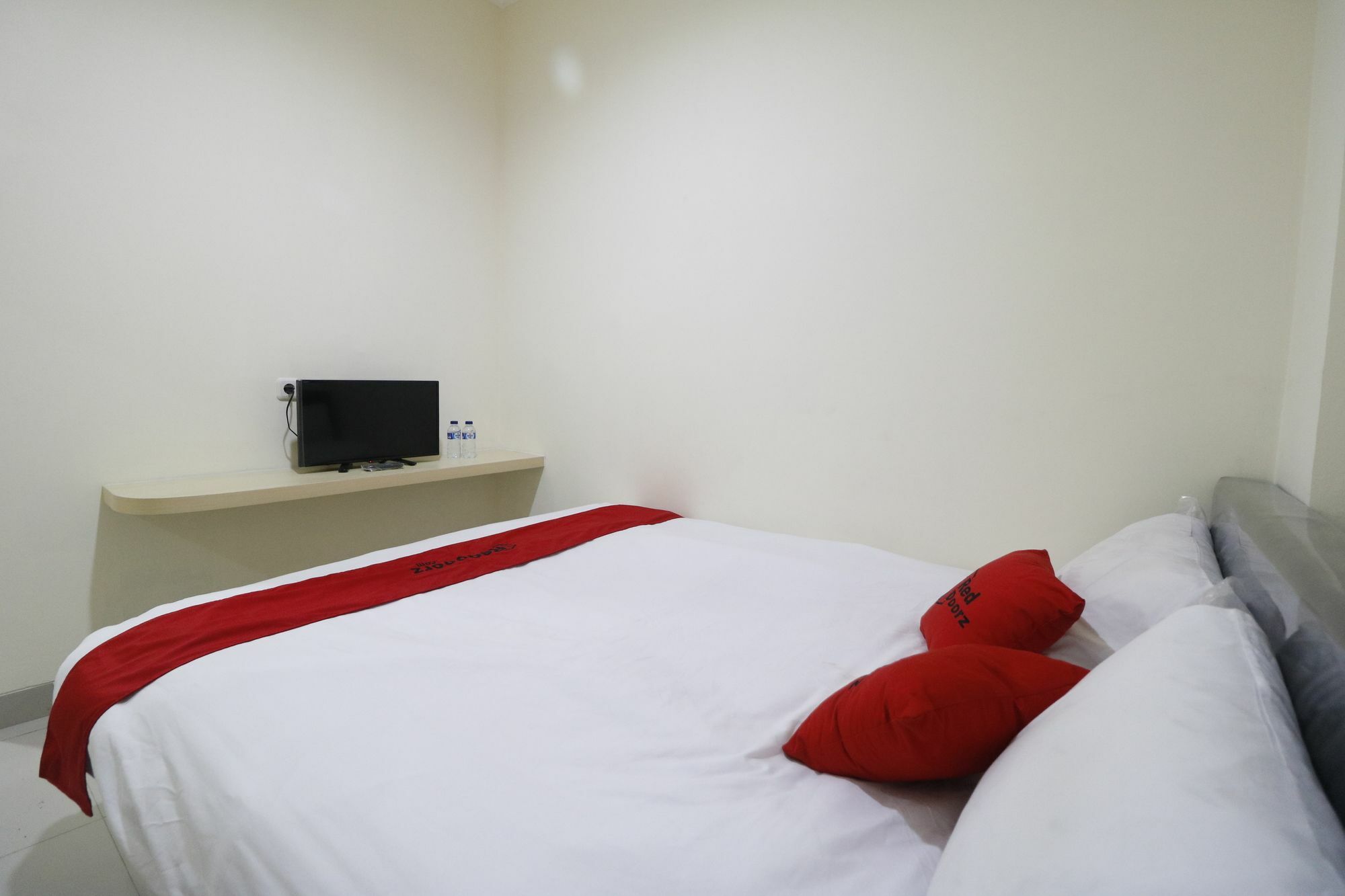 Reddoorz Plus Near Mall Ciputra Jakarta Extérieur photo