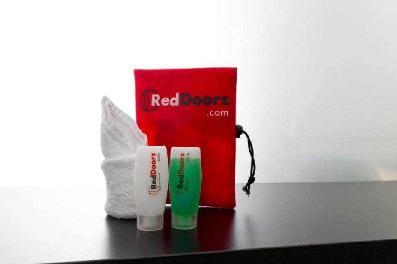 Reddoorz Plus Near Mall Ciputra Jakarta Extérieur photo