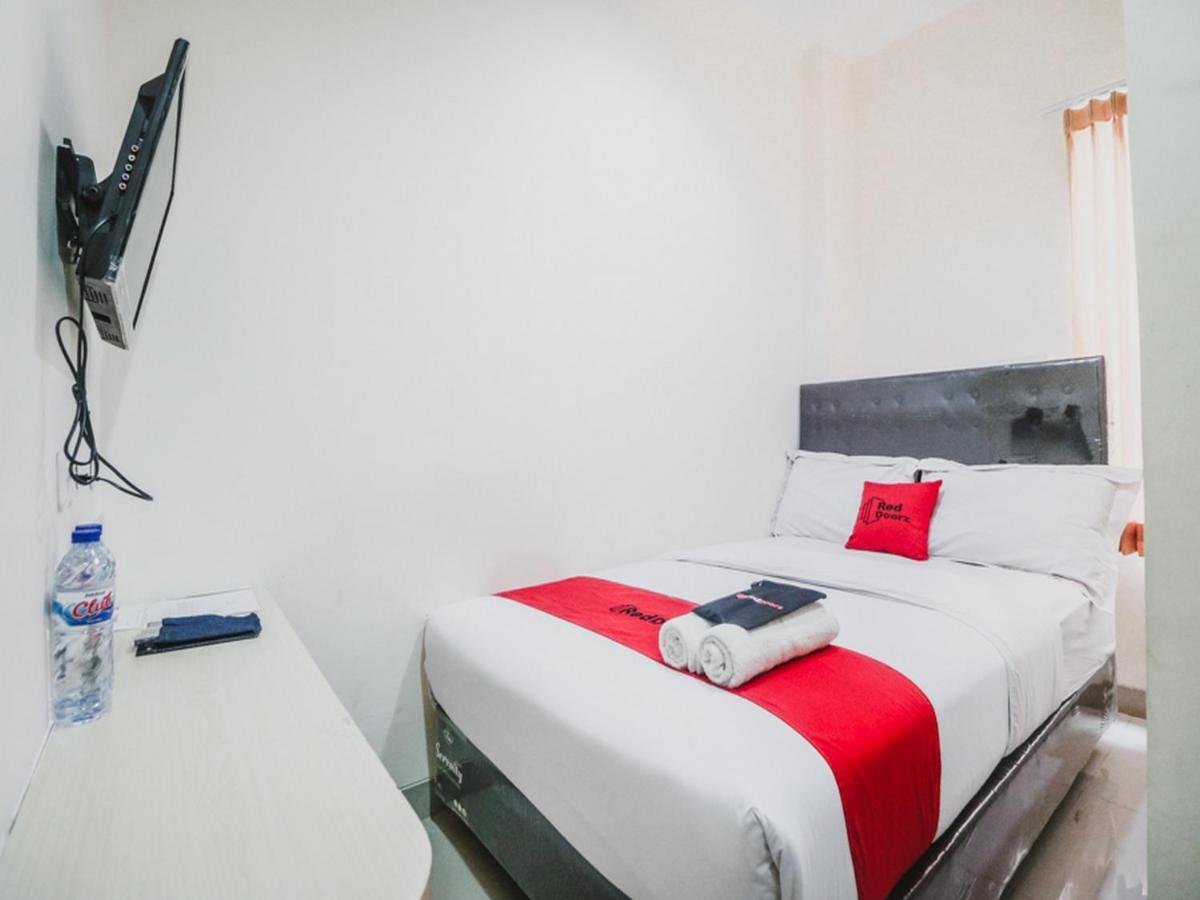 Reddoorz Plus Near Mall Ciputra Jakarta Extérieur photo